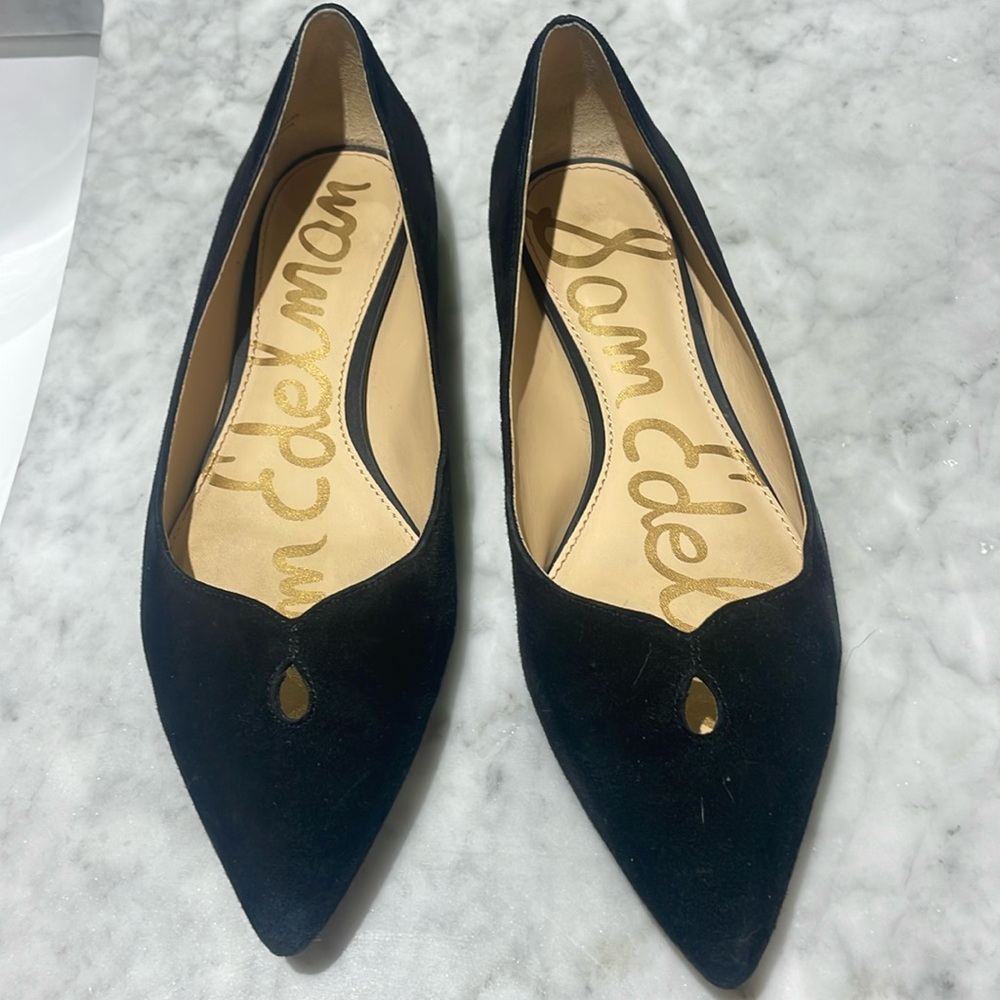 Stylish black flats in great condition